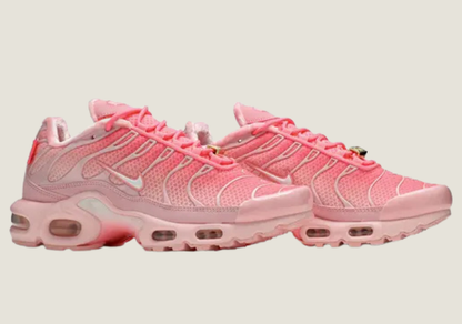 Nike Air Max Plus Triple Pink