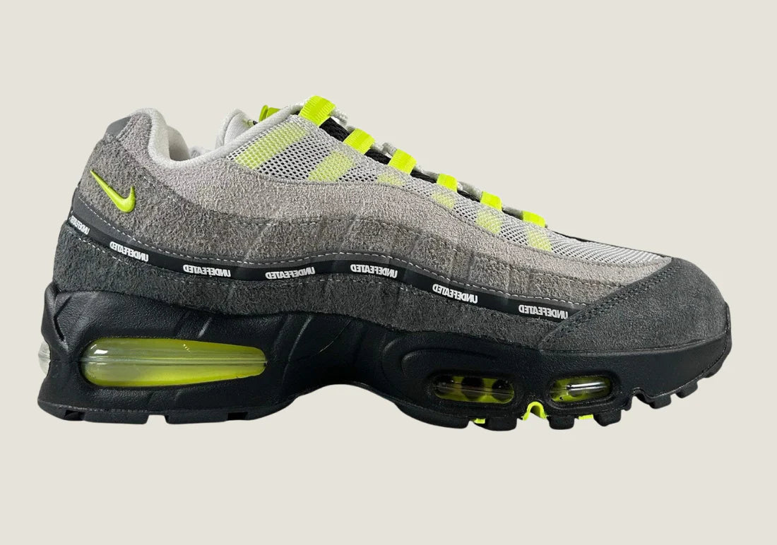 Nike X Undefeated Air Max 95 - Green